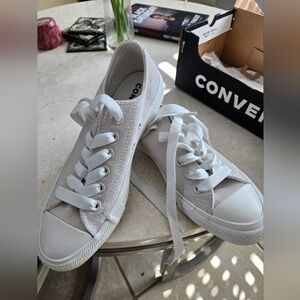 Converse Women's Light Beige Sneakers Unisex